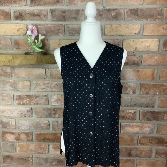 Briggs Tops - BRIGGS Petite Sleeveless Black/While Print Top 195